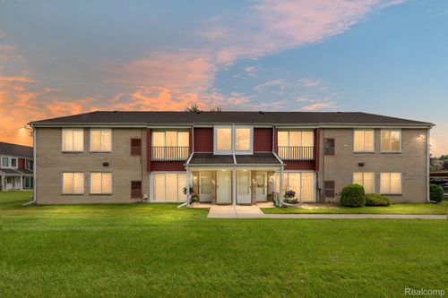 307 Sunset Lane, St Clair Shores, MI, 48080 | Card Image