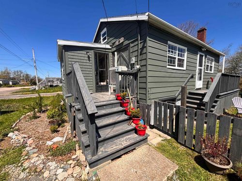 16 Queen St, Scotchtown, NS, B1H1E8 | Card Image