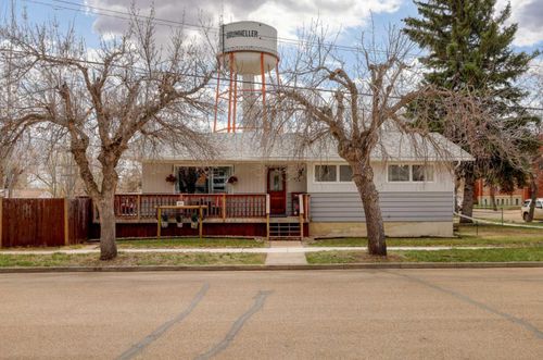 261 2 Ave W, Drumheller, AB, T0J0Y4 | Card Image