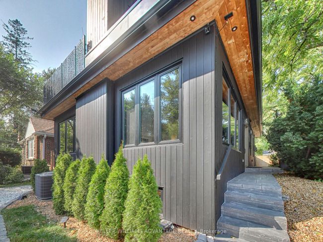 854 Royal York Rd, House other with 3 bedrooms, 3 bathrooms and 5 parking in Etobicoke ON | Image 4