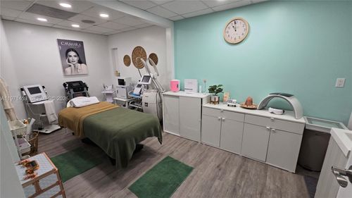 5738 Sunset Dr, South Miami, FL, 33143-5316 | Card Image