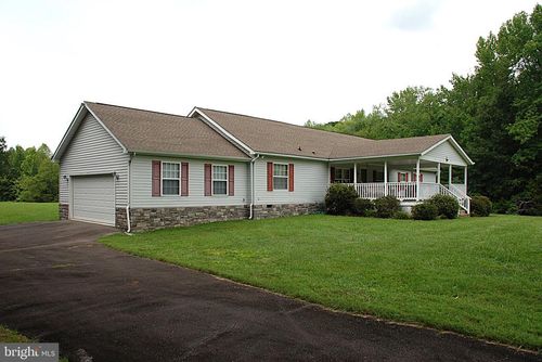 4508 Lewiston Rd, BUMPASS, VA, 23024-8808 | Card Image