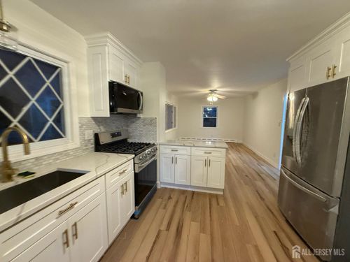 126 Lakeside Dr N, Piscataway, NJ, 08854-4228 | Card Image