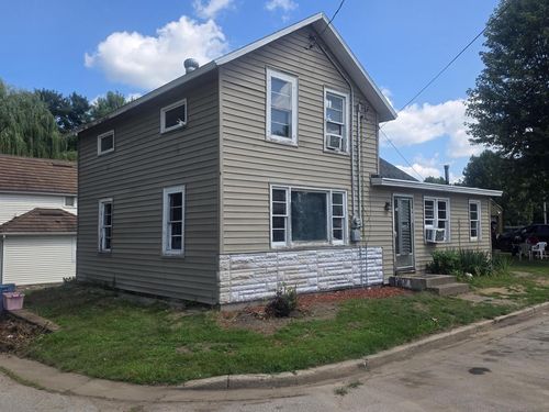 204 Ne 2nd St, Black River Falls, WI, 54615-1423 | Card Image