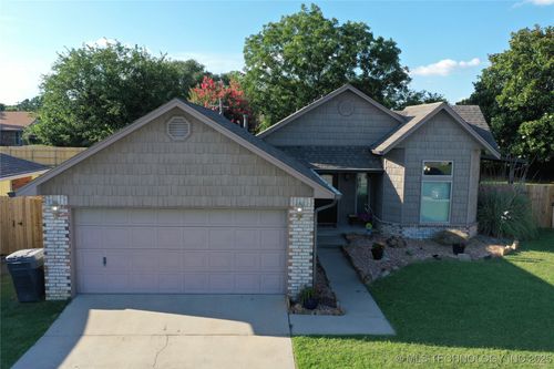 3111 Eastgate Ct, Ardmore, OK, 73401-9100 | Card Image
