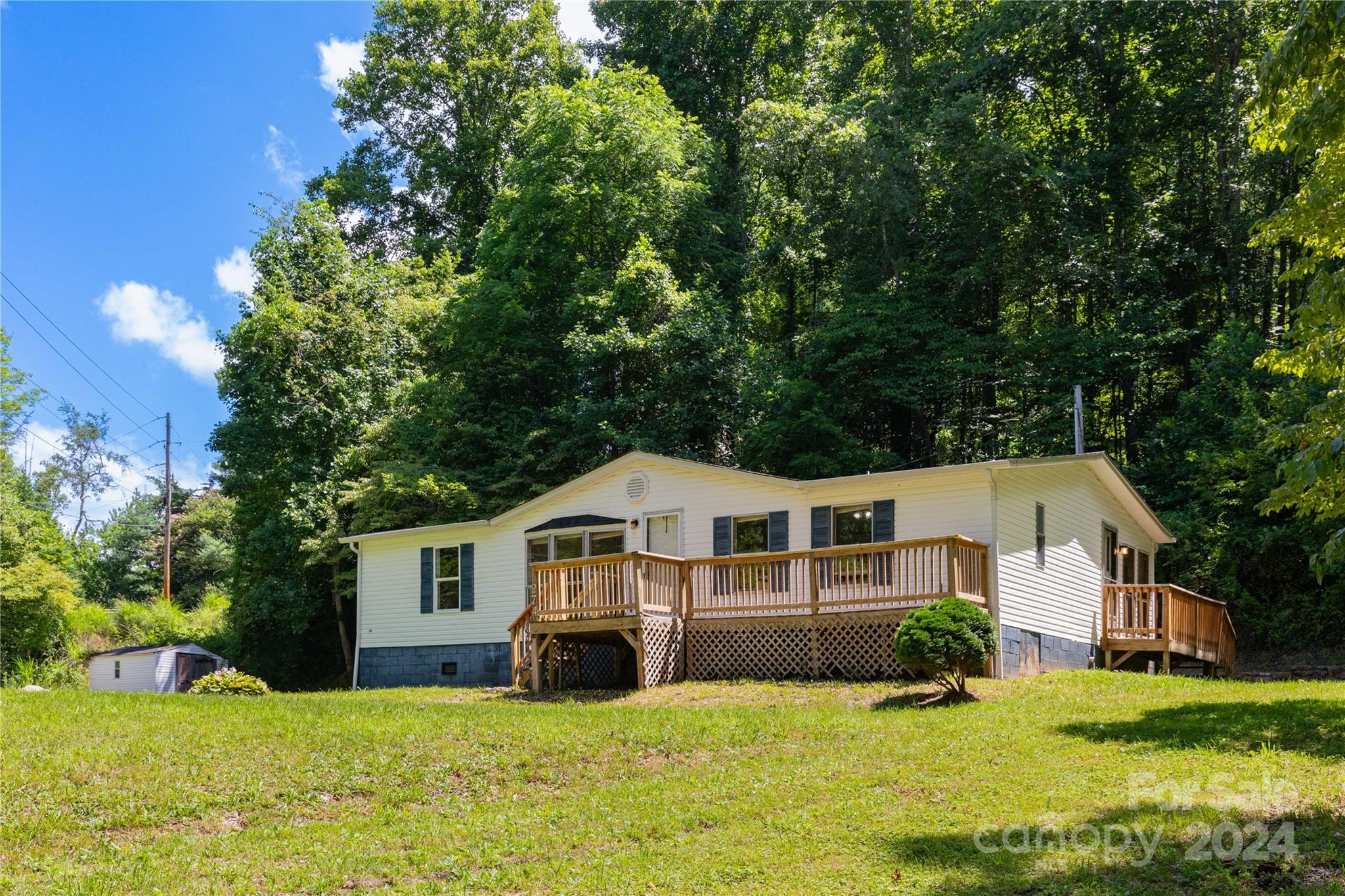 Spicewood Trl, Mars Hill, NC 28754