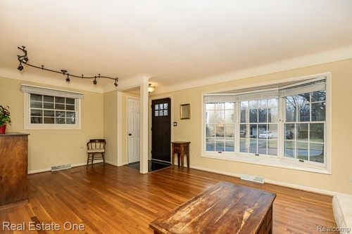 354 Reitman Ct, Rochester Hills, MI, 48307-1143 | Card Image