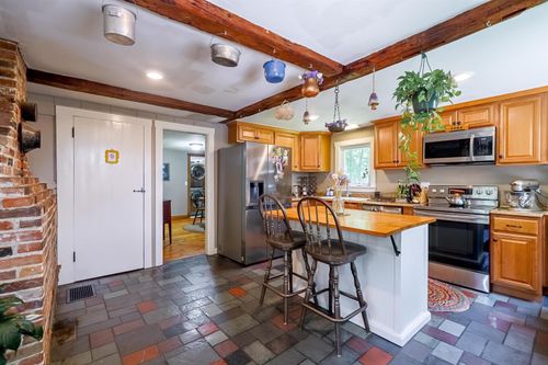 19 Rogers Rd, Bennington, NH, 03442-4011 | Card Image