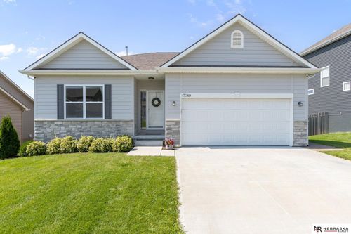 17089 Christensen Rd, Gretna, NE, 68028-5300 | Card Image