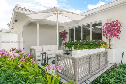 1581 Nw 85th Ter, Plantation, FL, 33322-5542 | Card Image