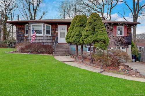 24 Milburn Rd, Sound Beach, NY, 11789-2327 | Card Image