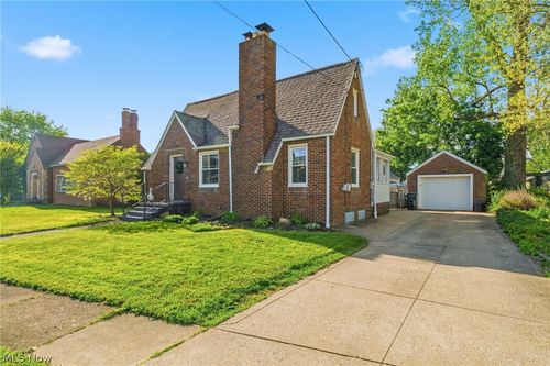 917 E Gorgas St, Louisville, OH, 44641-1921 | Card Image