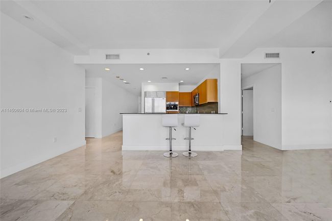 APT-4307 - 1060 Brickell Ave, Condo with 3 bedrooms, 3 bathrooms and null parking in Miami FL | Image 8