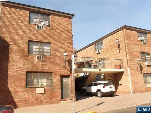 403 Anderson Ave, Fairview, NJ, 07022-1146 | Card Image
