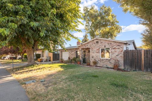 10 Fiske Ave, Woodland, CA, 95695-2715 | Card Image