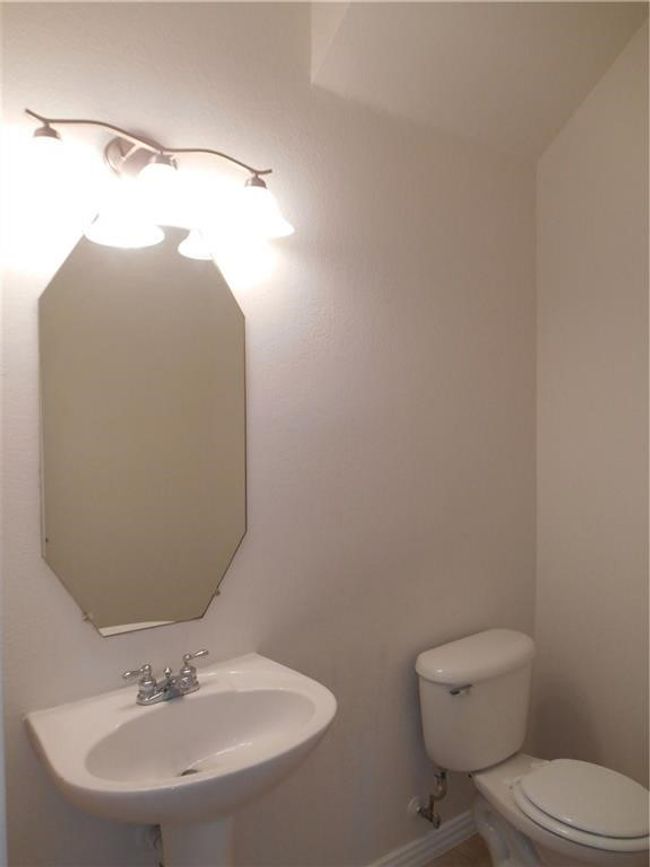 Half Bath on 1st floor | Image 18