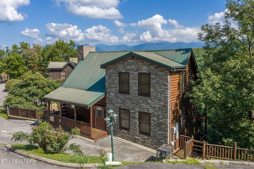 2053 Settlers Ridge Way, Gatlinburg, TN, 37738-2002 | Card Image