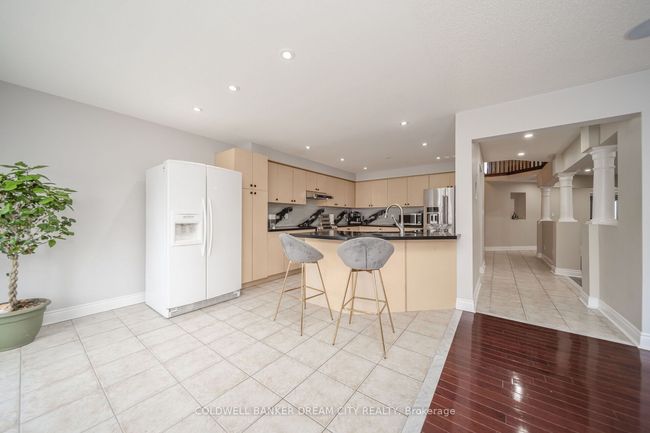 60 Capistro St, House other with 8 bedrooms, 5 bathrooms and 4 parking in Brampton ON | Image 13