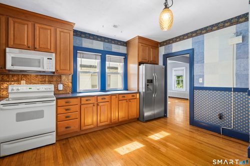 2-118 Cambridge St, West Hartford, CT, 06110-2305 | Card Image