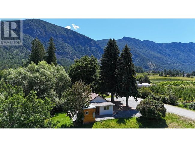 4152 51 St, House other with 2 bedrooms, 2 bathrooms and 10 parking in Canyon BC | Image 4