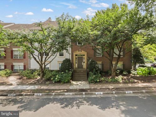 12105 Green Leaf Ct, FAIRFAX, VA, 22033-2536 | Card Image