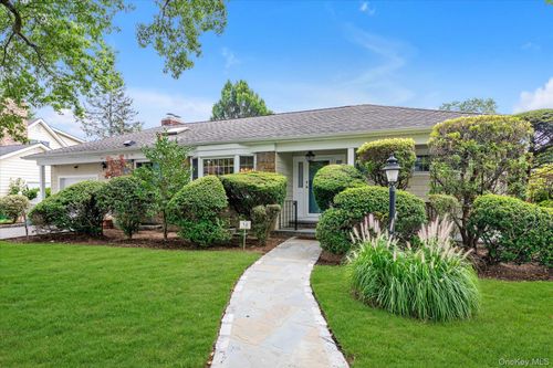 38 Yale St, Hempstead, NY, 11550-2804 | Card Image