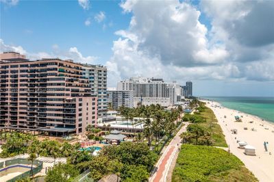 915 - 5225 Collins Ave, Condo with 2 bedrooms, 2 bathrooms and null parking in Miami Beach FL | Image 1