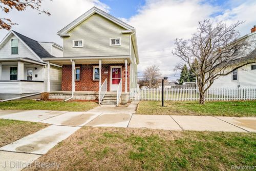 840 Vinewood St, Wyandotte, MI, 48192-4395 | Card Image