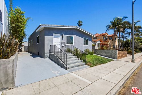 869 Warren Ave, Venice, CA, 90291-2811 | Card Image