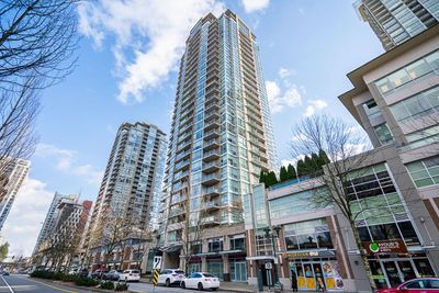 1601 - 2968 Glen Dr, Condo with 2 bedrooms, 2 bathrooms and 1 parking in Coquitlam BC | Image 1