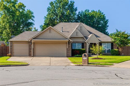 2428 W C St, Jenks, OK, 74037-3477 | Card Image