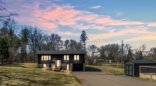 1130 Hallam Ave N, Mahtomedi, MN, 55115-1570 | Card Image