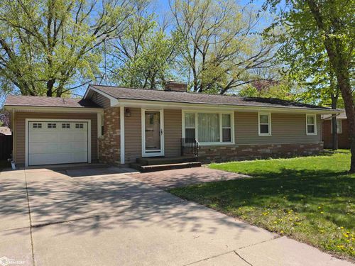 1748 Hillcrest Dr, Mason City, IA, 50401-4748 | Card Image