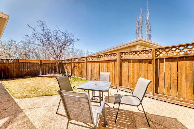207 Coachway Rd Sw, House other with 3 bedrooms, 3 bathrooms and 2 parking in Calgary AB | Image 45