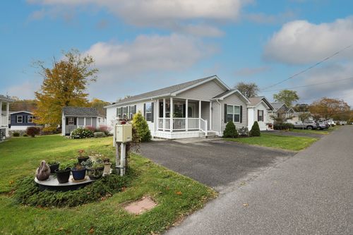 31 Greenlawn Dr, Danbury, CT, 06810-7339 | Card Image