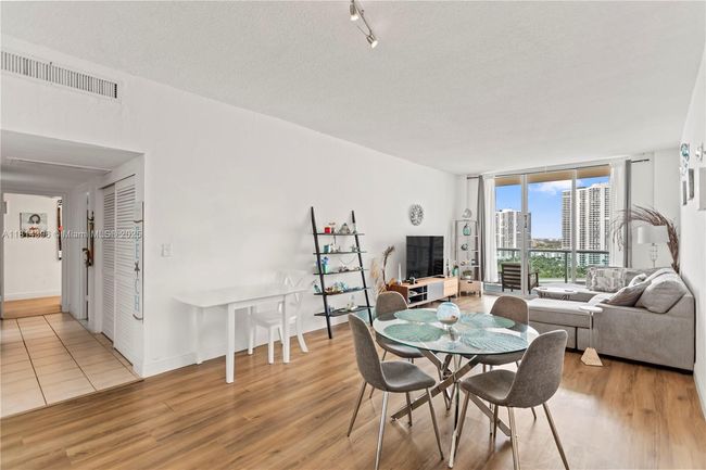 7 - 19390 Collins Ave, Condo with 2 bedrooms, 2 bathrooms and null parking in Sunny Isles Beach FL | Image 12