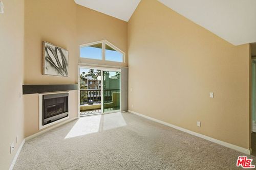 301-5545 Canoga Ave, Woodland Hills, CA, 91367-2502 | Card Image