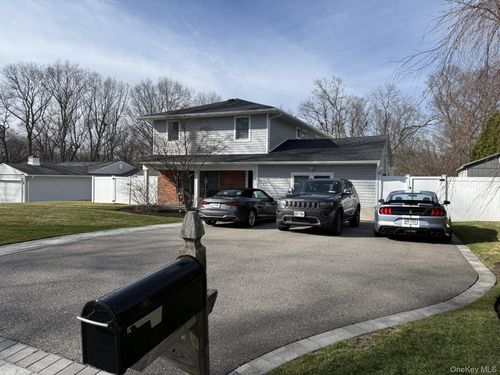3 Pimlico Ct, Commack, NY, 11725-1112 | Card Image