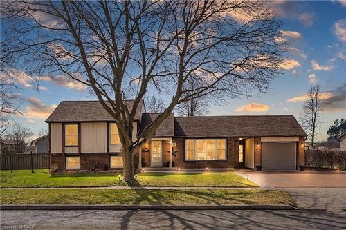 153 The Greenway, Cambridge, ON, N1R6L6 | Card Image