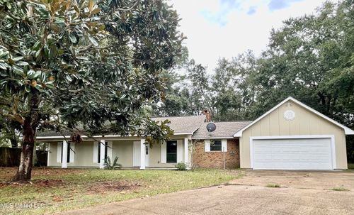 425 Inverness Ct, Ocean Springs, MS, 39564-8409 | Card Image