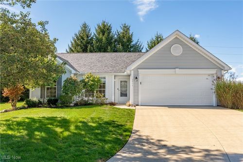 3945 Arbor Creek Ave Nw, Canton, OH, 44718-2873 | Card Image