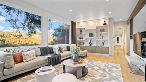 5595 Estates Dr, Oakland, CA, 94611 | Card Image