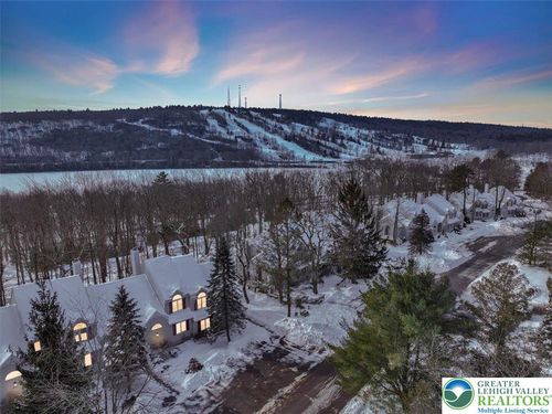 102 Laurelwoods Dr, Lake Harmony, PA, 18624-2110 | Card Image