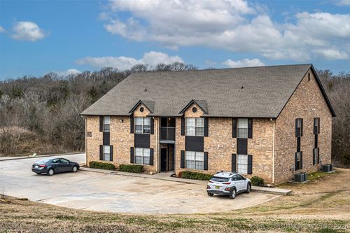 825 S Mississippi Ave, Ada, OK, 74820-7847 | Card Image