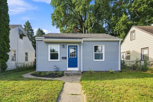 3207 Homestead Ave, Davenport, IA, 52802-2611 | Card Image