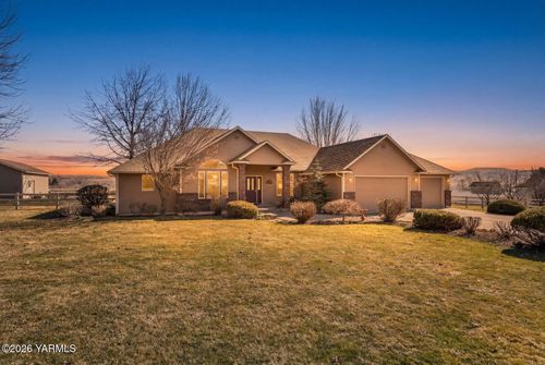 61 Nagler Ct, Selah, WA, 98942 | Card Image