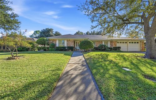 904 Shelley Dr, Arlington, TX, 76012-4126 | Card Image