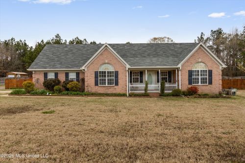 107 Hummingbird Ln, Byhalia, MS, 38611-6737 | Card Image