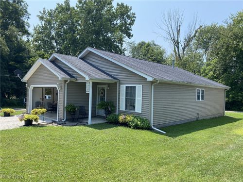 4865 Kathryn Dr, Geneva, OH, 44041-9406 | Card Image