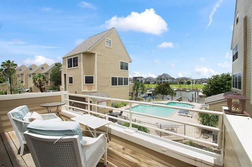 888 Davis Rd, League City, TX, 77573-2823 | Card Image